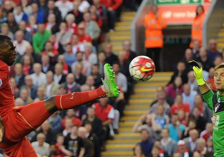 Liverpool zdolal nováčka. Bentekeho gól neměl platit kvůli ofsajdu