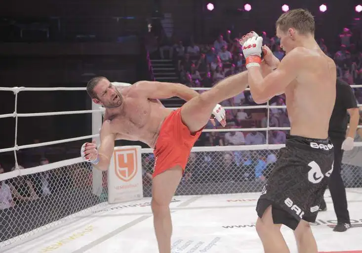 Tvrďáci z ringu MMA: Němkov si vybojoval právo bojovat o titul. V Orlu nechyběli ani rytíři
