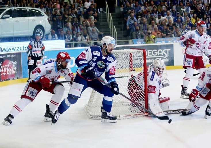 Lídr extraligy proti úřadujícímu mistrovi. Šlágr Kometa vs. Třinec živě jen na O2 TV Sport!
