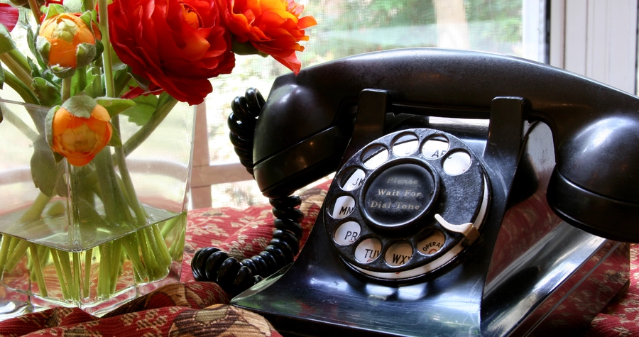 Od operátora přes číselník až po displej. Tak šel vývoj telefonů