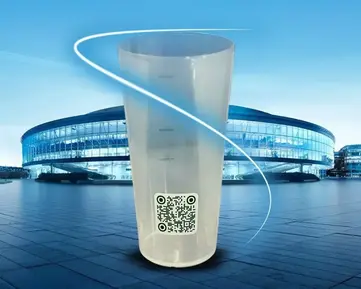 O2 arena zavádí vratné kelímky bez zálohy. Nadaci O2 věnuje 0,5 Kč za každý správně vrácený kus