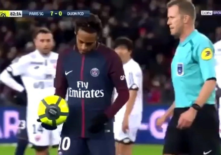 Neymar psancem. Podílel se na 6 gólech, ale fanoušci na něj bučeli! Proč?