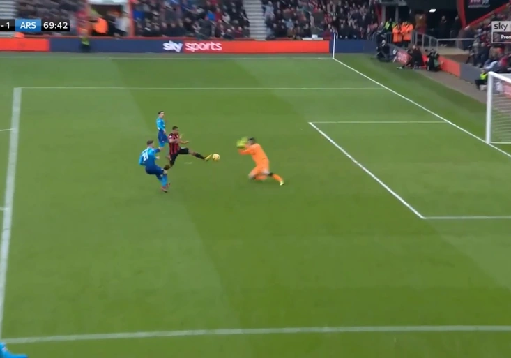 Čech nezvládl vyběhnutí, Arsenal selhal s Bournemouthem! Internet se směje Wengerovi
