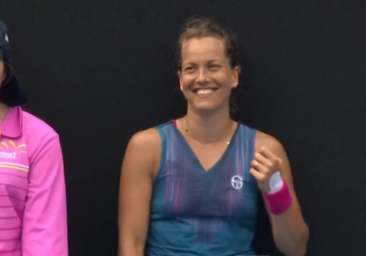 Strýcová odvrátila kanára a rozesmála Sydney. Semifinále si zahraje Barty. Stejně jako finále Hlaváčkové ho uvidíte v O2 TV!