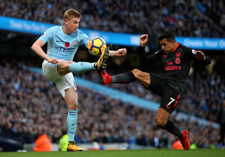 Alexis Sánchez do City jako hotová věc? De Bruyne prozradil možná víc, než chtěl!