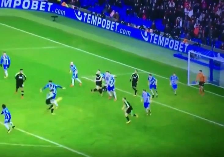 Nejsměšnější gól roku 2018 hned první den? Wilson dal pravý opak loňského Giroudova škorpióna!