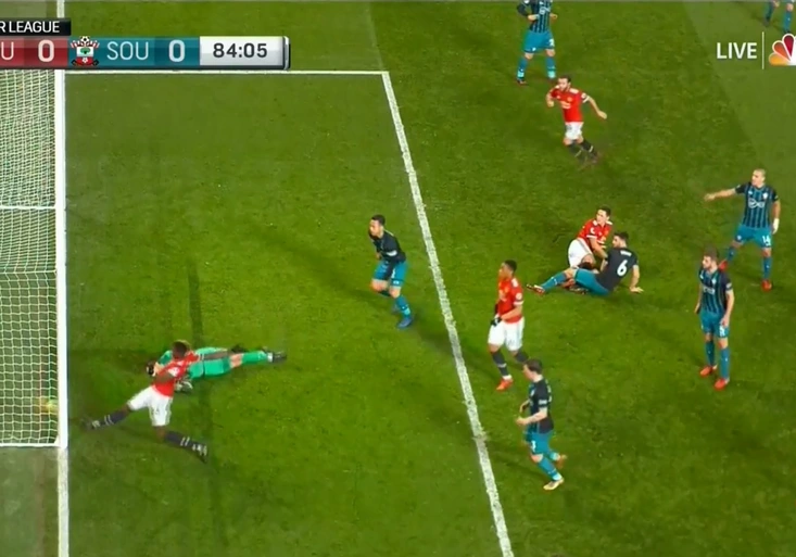 Pogba "ukradl" gól spoluhráči, jeho kiks stál United vítězství! 90 milionů a neví, co je ofsajd?