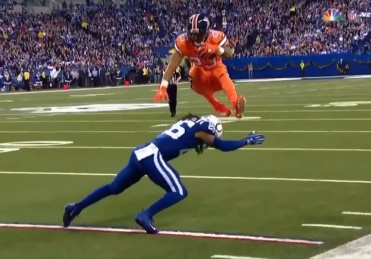Touchdown z jiného vesmíru! „Létající“ Booker si úžasně vychutnal soupeře