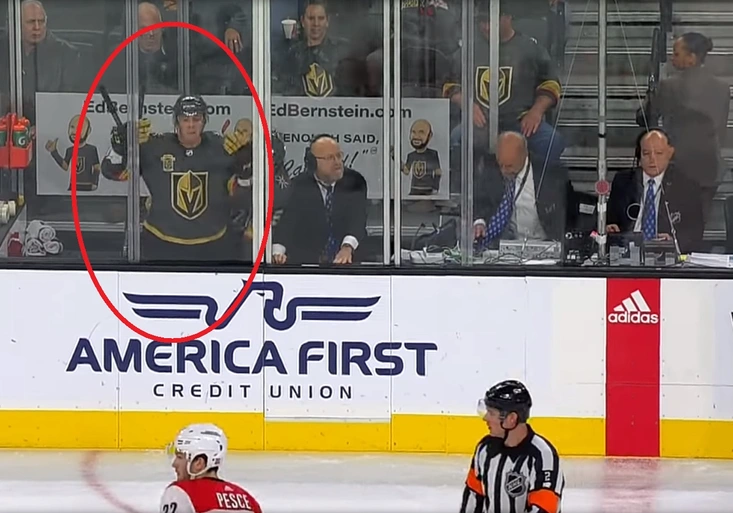 Komedie z NHL: Hokejistu Las Vegas uvěznili na trestné lavici!