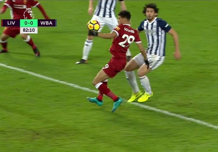 Fanoušci Reds zuří! Liverpool přišel o výhru kvůli TÉTO sporné ruce