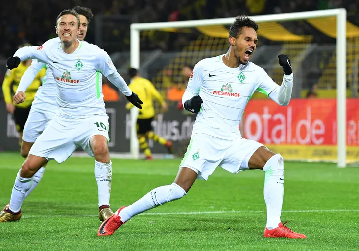 Tank Gebre Selassie vystřelil výhru Brémám v Dortmundu. Pavlenka čaroval v brance