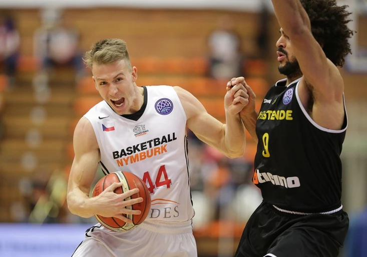 Nabité basketbalové menu na O2 TV Sport: Vykročí Nymburk v Polsku za postupem?
