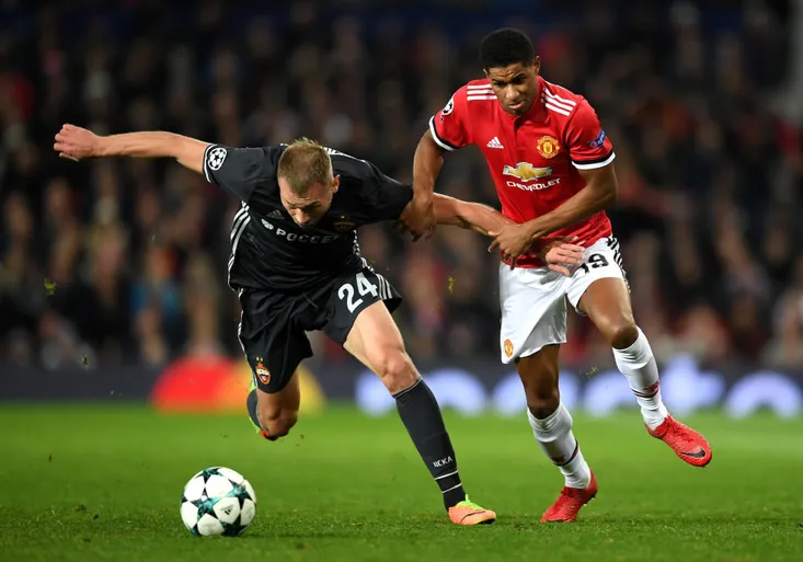 Vaclík se Suchým postupují do osmifinále Ligy mistrů! Jaký obrat předvedli United?