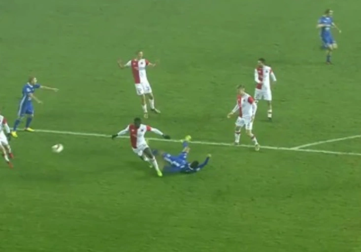 Neodpískaná penalta, přísná karta. Baroš po prohře na Slavii seřval sudího!