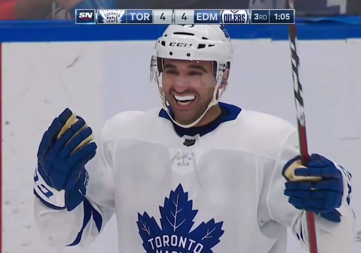 Dárek pro Toronto! Hráč Edmontonu si dal vlastňák minutu před koncem a rozhodl