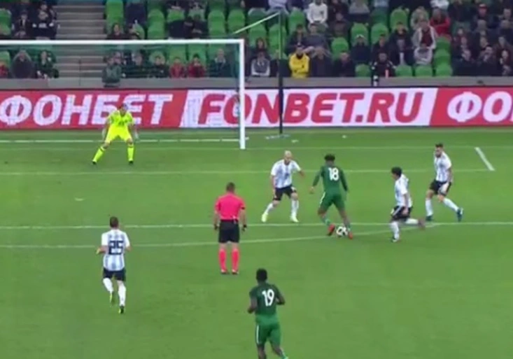 Mladíček z Arsenalu nadchl fanoušky! Jak Iwobi potupil Mascherana?