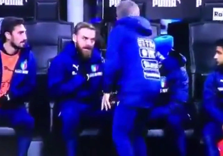 Italská fraška v přímém přenosu. Proč De Rossi nechtěl na hřiště?