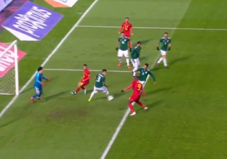 První dotek s míčem jak od dřeváka? Nevadí! Lukaku vstřelil kuriózní gól