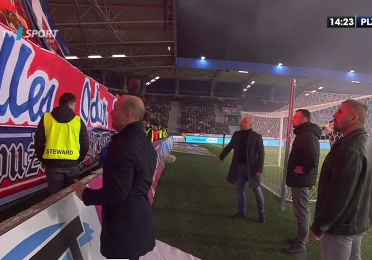 Plzeňští fans se blýskli choreem, jenže málem zrušili zápas. Jak je usadil boss Šádek?