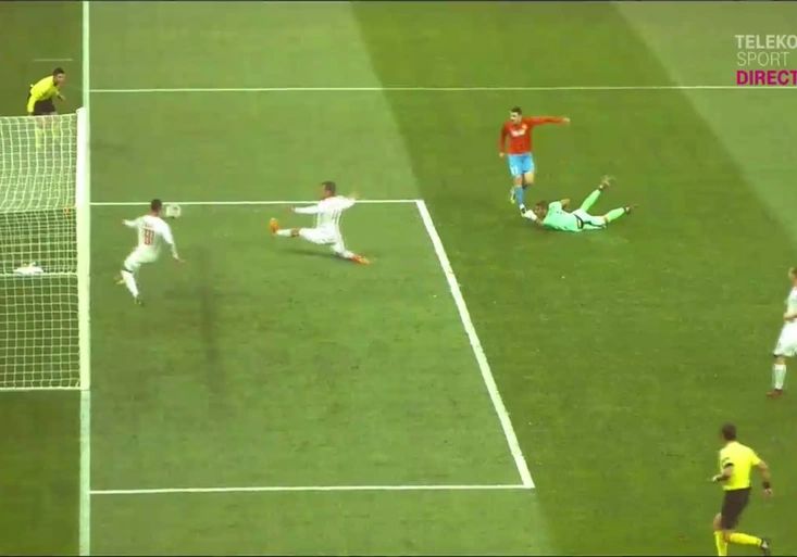 Naprostá slepota? Soupeře Plzně nevídaně okradli o penaltu! Kam zírali rozhodčí?