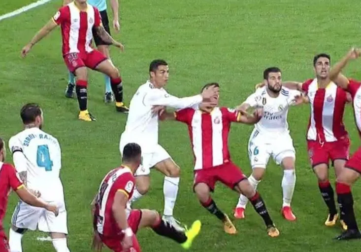 Ronaldo se pořádně pustil do hráče Girony! Zasloužil by si další stopku?