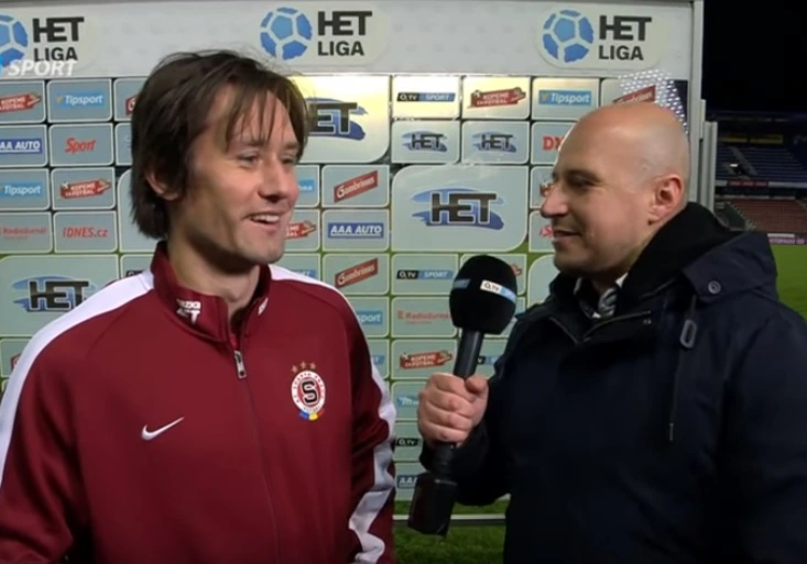 Rosický vtipkoval po výhře nad Baníkem: Baroš na mě zuřivě koukal