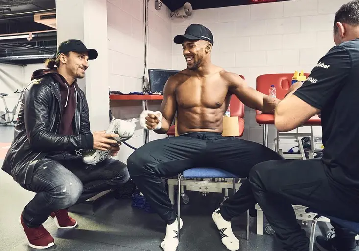 Boxeru Joshuovi přinesl štěstí i Zlatan Ibrahimovič. Co mu vzkázal?