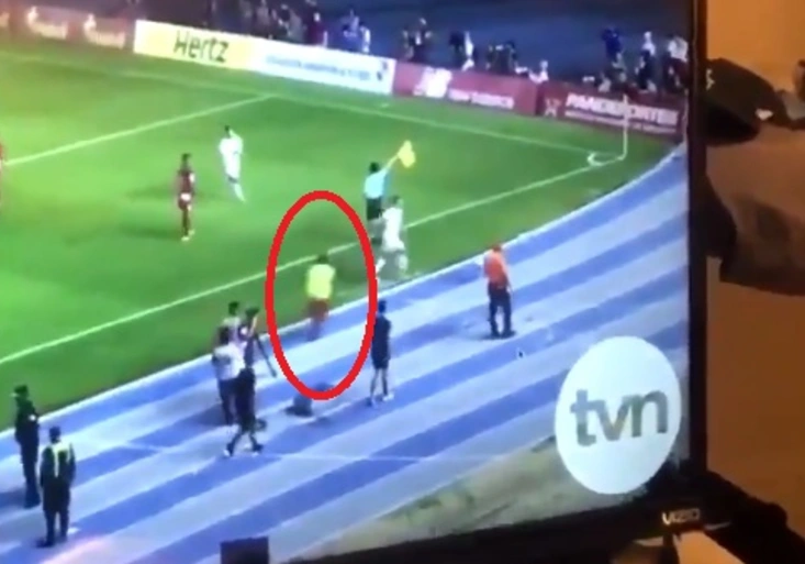 Sice nehrál, ale je hrdinou Panamy! Náhradník bizarním zákrokem pomohl týmu na MS a baví internet!