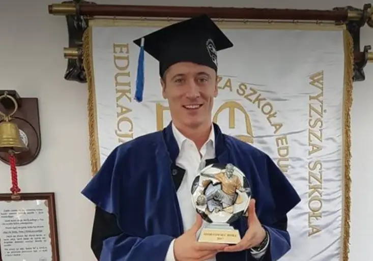 Frajer Lewandowski! Den po postupu na MS dokončil univerzitu! Jaký obor vystudoval?