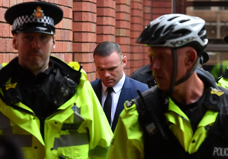 Wayne Rooney jako natěrač! Jak si bývalý kapitán Anglie odpykává trest za řízení v opilosti?