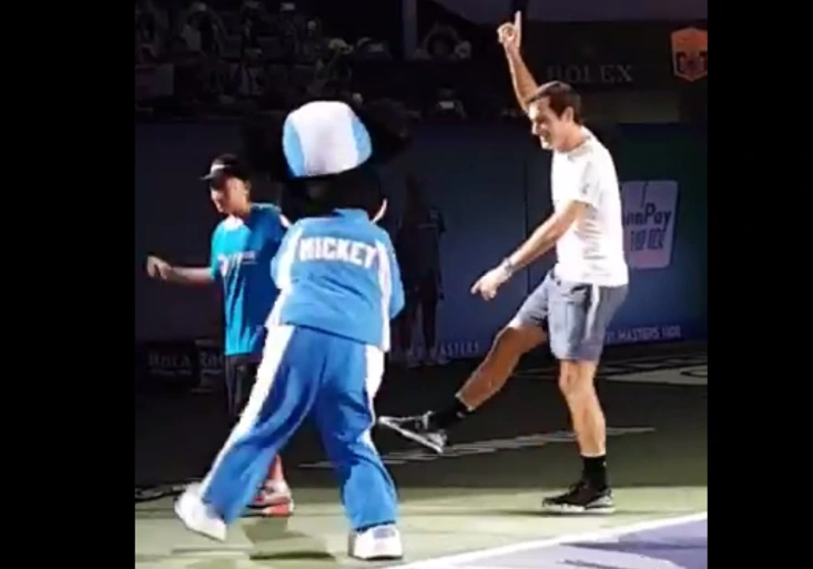 Federer, jak jste ho ještě neviděli. Tenisová legenda roztančila Šanghaj!
