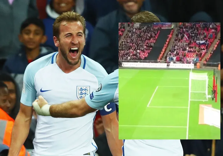 Anglie nudila, fans se zabavili po svém. Nejvíc aplaudovali papírovému letadlu!