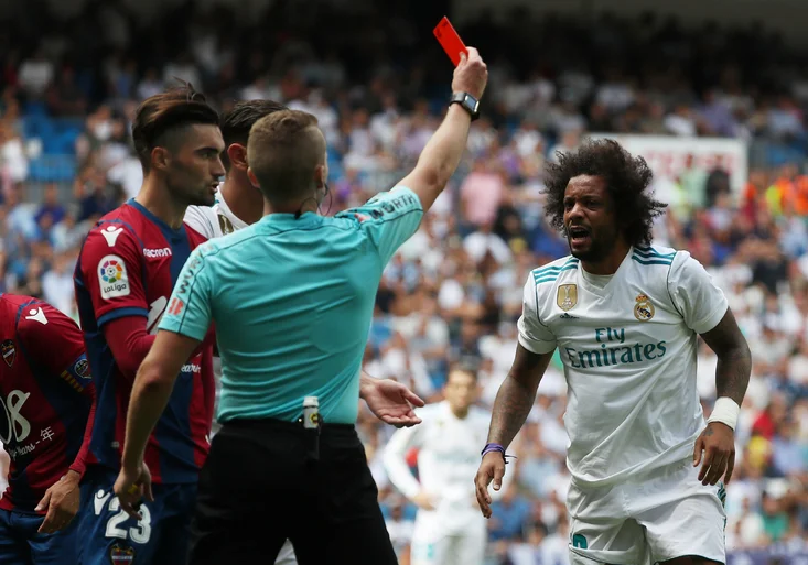 Real Madrid si vylámal zuby na Levante, Marcelo to neunesl! Za co se nechal "stupidně" vyloučit?