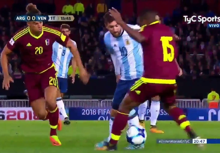 Messi potupil soupeře a rozvášnil komentátora! Argentina má ale problém