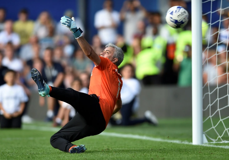 „Brankář“ Mourinho řádil v exhibici: parádní robinzonáda, žlutá za zdržování