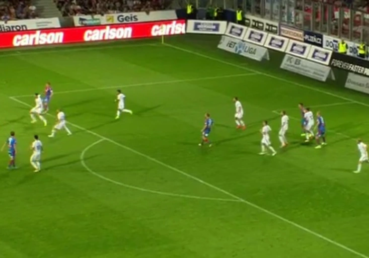 Limberského parádní bomba! Baník srazil do kolen sváteční střelec