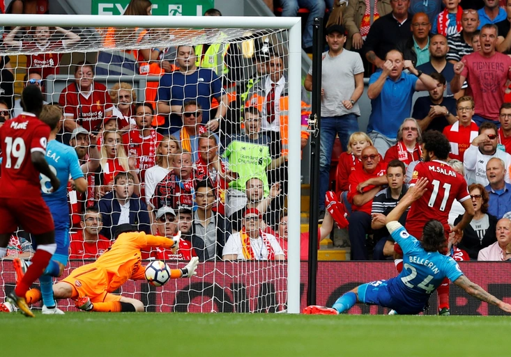 Petr Čech pod palbou! Fantasticky chytil gól Salahovi, pak dostal čtyři