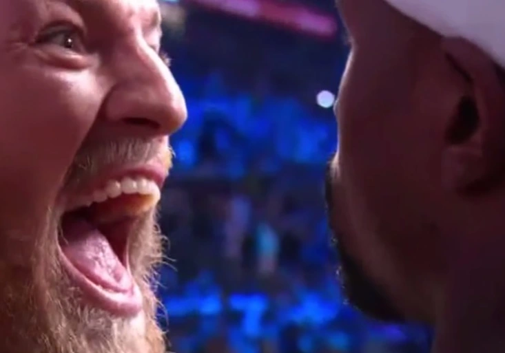 Emoce před bitvou: Nažhavený McGregor řval Mayweatherovi do obličeje!