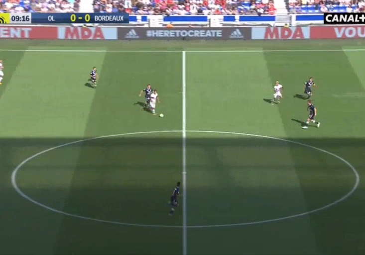 Voilá – tenhle gól z půlky vás dostane! Tohle je nejkrásnější trefa Ligue 1!