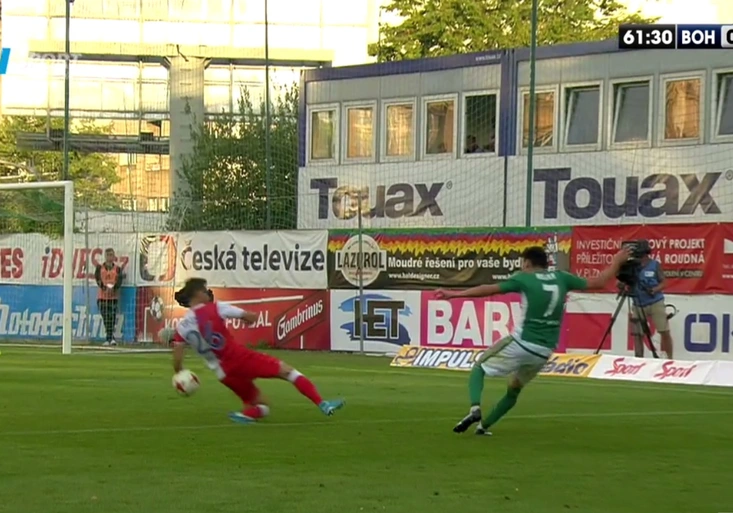 Žhavé vršovické derby: Slávisté si kradli šance, oba týmy chtěly penaltu! Pískali byste?