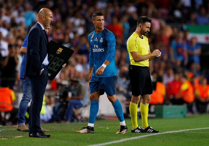 Posměšný vzkaz pro Barcelonu! Co křičel Ronaldo po červené kartě?