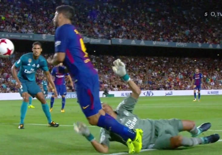 Suárez si neodpustil simulaci! Svět ale ještě víc baví, jak mu pomáhal Ramos!