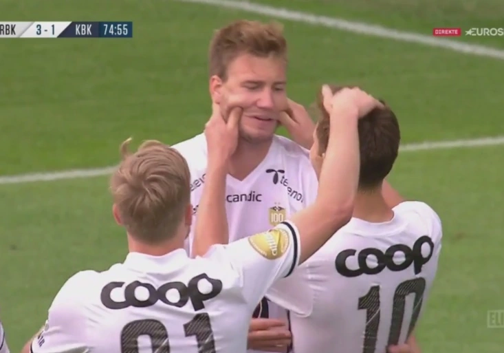Dal gól a zuřil. Proč Lord Bendtner místo oslavy seřval spoluhráče?