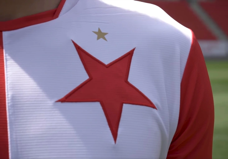 Slavia představila nové dresy! Pro Ligu mistrů musí mít speciální. V čem?