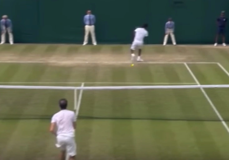 Monfils pobavil Wimbledon úžasným trikem: vystřihl „360 winner“