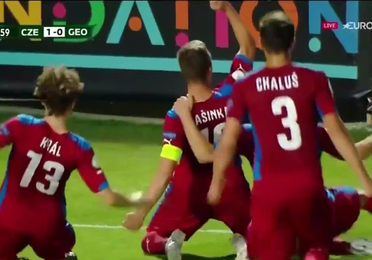 Česká devatenáctka slaví! Jak mladíci vystříleli postup do semifinále ME?