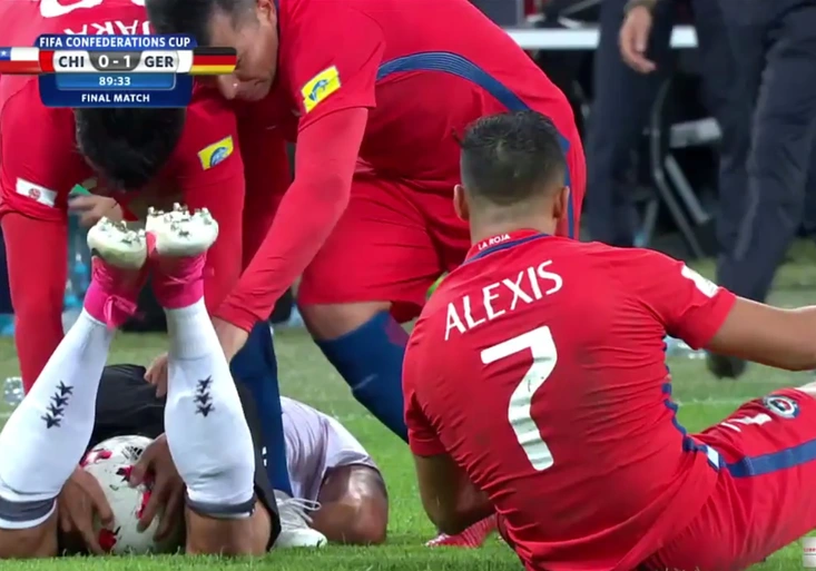 Jako malí kluci! Emre Can a Bravo předvedli ve finále neuvěřitelnou komedii!