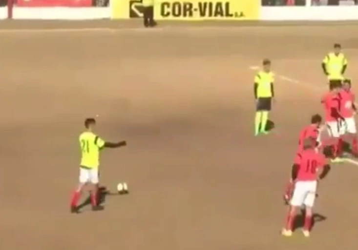Nejsměšnější trestňák všech dob? Jak Dybala z Juve vyzrál na nevídanou obranu?