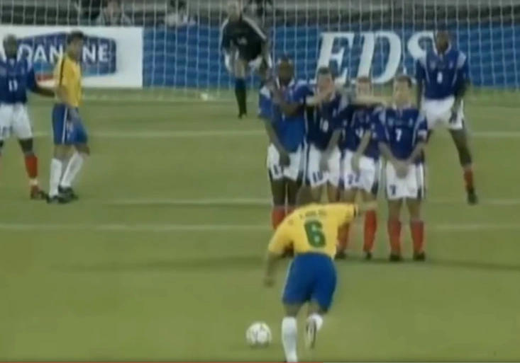 Nejslavnější trestňák všech dob má 20 let! Roberto Carlos řekl, jak to dokázal!