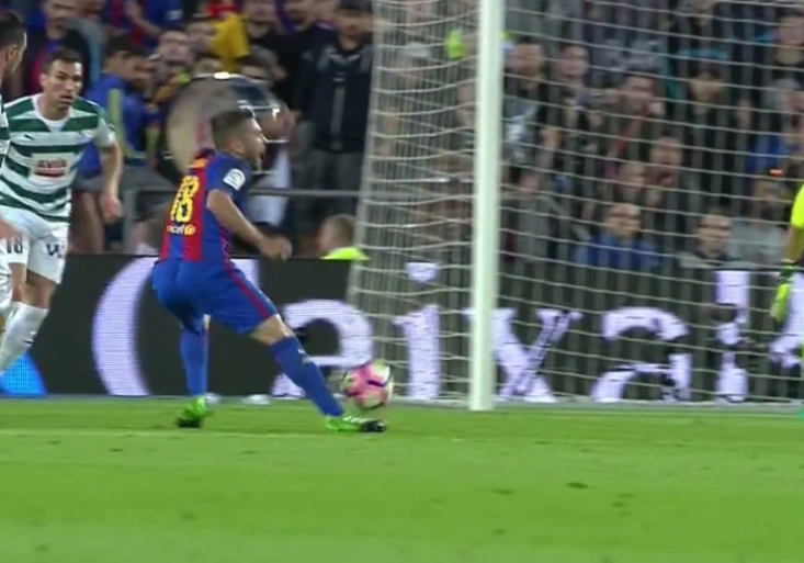 Cirkus Barça! Nikdo nechápe, jak mohl rozhodčí zapískat TUHLE penaltu